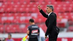 La formación de Colo Colo que prepara Fernando Ortiz ante Ñublense: tiene seis bajas