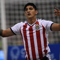 Alan Pulido, de 2 a 3 semanas fuera por lesión en Chivas