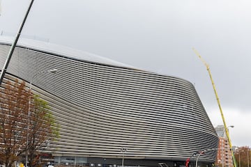 “Estamos orgullosos de anunciar que en 2025 la NFL organizará un partido en el Santiago Bernabéu, en el corazón de la ciudad de Madrid. No podemos estar más orgullosos. Nos asociamos con uno de los mejores equipos de fútbol, el Real Madrid, y con uno de los estadios más innovadores del planeta. Madrid es una ciudad global, con una rica historia deportiva, y nos enorgullece jugar allí”, dijo O’Reilly