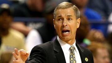 Jeff Bzdelik se retira a los 65 años después de convertir la defensa de los Rockets en una de las mejores de la NBA.
