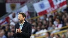 Carragher no se esconde y defiende a Southgate: “Cállense payasos”