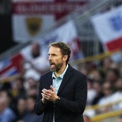 Carragher no se esconde y defiende a Southgate: “Cállense payasos”