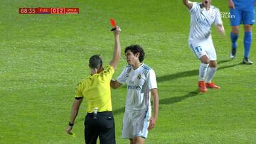 Vallejo se pasó de frenada: la dura entrada por la que vio la roja