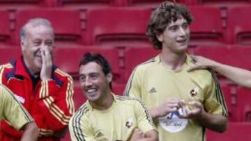 <b>A ESPERAR. </b>Amorebieta con Del Bosque en un entrenamiento.