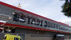 Why is Barcelona vs Valencia being played at the Johan Cruyff Stadium and when will Camp Nou reopen?