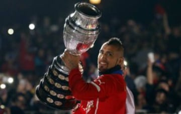 Arturo Vidal, a 10 años de su debut en la Roja.