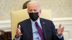 U.S. President Joe Biden speaks with House Democratic leaders and chairs of House committees working on coronavirus disease (COVID-19) aid legislation during a meeting in the Oval Office at the White House in Washington, U.S., February 5, 2021. REUTERS/Ke