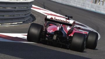 Raikkonen con el Ferrari durante los test de Pirelli en Abu Dhabi.