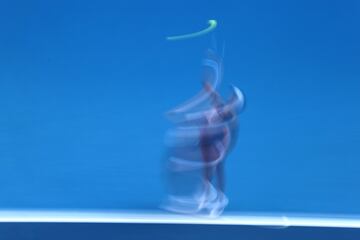 Garbiñe Muguruza venció en un gran partido (7-6 (8) y 7-5) a Simona Halep. Tras tal gesta de la venezolana esta se convierte tras, Arantxa Sánchez Vicario (1994 y 1995) y Conchita Martínez (1998), en la tercera española en jugar una final en Melbourne.