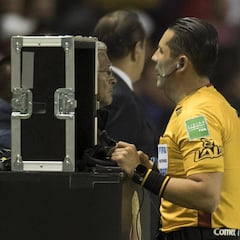 Los expertos, inconformes con el VAR por expulsión sobre Yotún