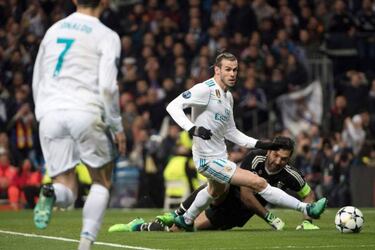Bale taken off at half-time with Madrid two goals down