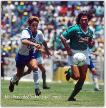 El zaguero, con la camiseta verde del León, se tituló campéon con el cuadro esmeralda.