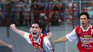 <b>EL MEJOR.</B> Kike, junto a Balo, fue el mejor de su equipo y obtuvo el premio del gol de oro.