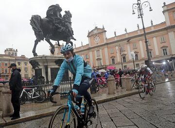 Gorka Izaguirre antes de comenzar la cuarta etapa 