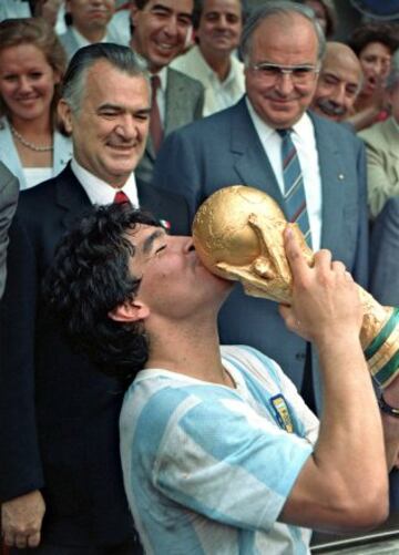 Diego Maradona inspired Argentina to glory in 1986 in Mexico, scoring the infamous "Hand of God" goal and then the Goal of the Century in the quarter-finals against England. On June 29, the Cosmic Barrel led Argentina to a 3-2 victory over West Germany.