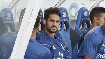 Isco, en el banquillo de Anoeta.