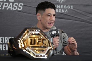 El luchador mexicano Brandon Moreno, campeón interino de peso mosca de la UFC.