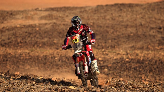Schareina gana en medio de la polémica, pero despide el Dakar