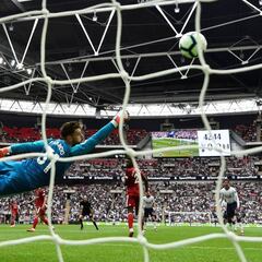 El Tottenham se lleva el derbi y se coloca líder de la Premier