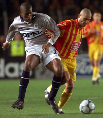 El otro turco de esta lista. También destacó en la Turquía de 2002. Sas fue un destacado centrocampista que sobresalía en el Galatasaray.
