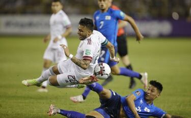 México gana 0-2 en El Salvador y se acerca a Qatar 2022
