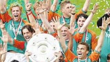 <b>AÑO DE DOBLETE. </b>El Werder Bremen sorprendió ganando el pasado año Liga (en la foto) y Copa.