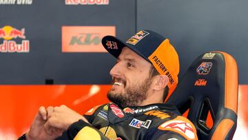 Jack Miller en el box oficial de KTM.