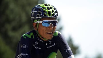 Nairo Quintana subió agarrado a una moto en el Mont Ventoux