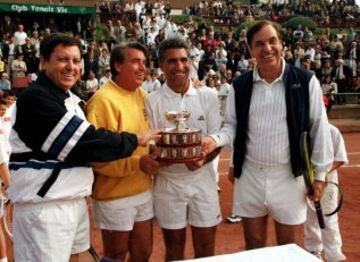 Homenaje a los finalistas de la Copa Davis en el 31 aniversario de la ¨²ltima final en 1967. Arilla, Manolo Santana, Orantes y Gisbert.