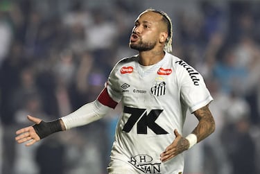 Neymar destruye a Filipe Luis en el debut de Robinho Jr.