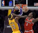 Bryant y Howard hacen carburar a los Lakers frente a los Bucks