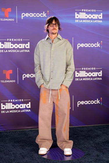 Danny Ocean posa en la alfombra roja de los Premios Billboard de la Música Latina 2025.