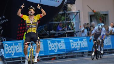 Primoz Roglic se impone a Tadej Pogacar en el reciente Giro de Emilia.