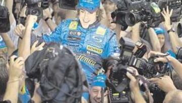 <b>ESTRENO DE CAMPEÓN. </b>Tras las celebraciones del título, Fernando Alonso vuelve al trabajo en Suzuka. Y promete que dará mucha guerra...