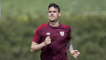 Dani Garc&iacute;a, jugador del Athletic, entrenando en Lezama. 