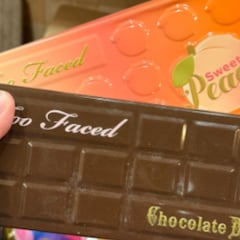 A woman visits her parents’ home and is amazed when she finds a lost trace of her past: “A time capsule”