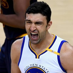 La suerte de Pachulia no cambia en los Warriors: cero triples