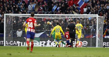 Fernando Torres marca el 2-0.