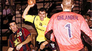 <B>UNA MITAD.</B> Andreu goleó a Ohlander y desapareció ante Barrufet.