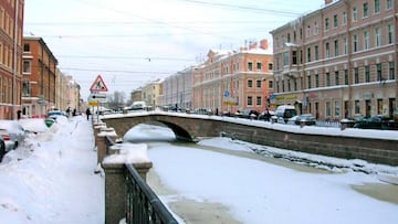 España vive la primera nevada del invierno en San Petersburgo