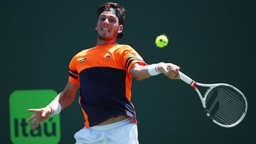 Cameron Norrie desaf&iacute;a a Nicol&aacute;s Jarry en Miami. 