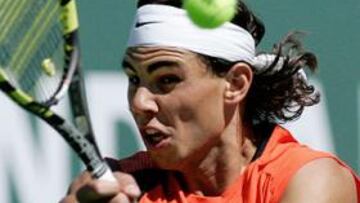 <b> RECORTA DISTANCIAS. </b> El tenista mallorquín va reduciendo la distancia que le separa de Roger Federer.