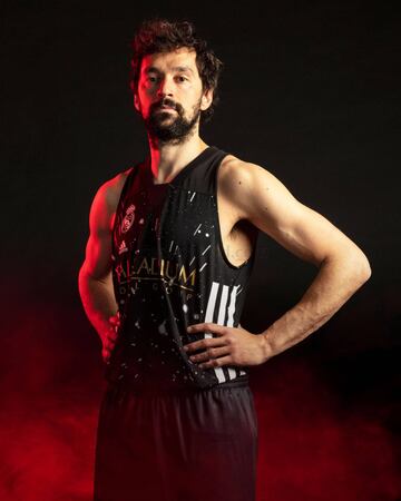 El Real Madrid Baloncesto se une a adidas y Lucasfilm para presetnar una nueva equipación inspirada en la saga cinematográfica Star Wars. Esta colección incluye dos camisetas de juego, la camiseta reversible de entrenamiento y dos modelos de camisetas ext