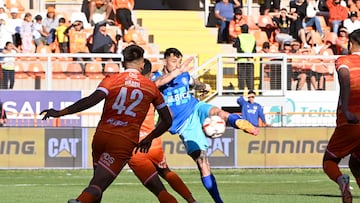 Futbol, Cobreloa vs Universidad Catolica
Fecha 29, Campeonato Nacional 2024.
El jugador de Universidad Catolica Fernando Zampedri celebra con sus compañeros su gol ante Cobreloa durante el partido de primera división disputado en el estadio Zorro del Desierto Calama, Chile.
02/11/2024
Pedro Tapia/Photosport
Football, Cobreloa vs Universidad Catolica
29nd turn, 2024 National Championship.
The Universidad Catolica Fernando Zampedri player celebrates with his teammates his goal against Cobreloa during the first division match held at the Zorro del Desierto Calama stadium, Chile.
02/11/2024
Pedro Tapia/Photosport