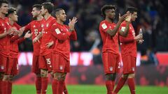 Soccer Football - Bundesliga - Bayern Munich v RB Leipzig - Allianz Arena, Munich, Germany - February 9, 2020  Bayern Munich&#039;s Thiago and teammates applaud the fans after the match  REUTERS/Andreas Gebert  DFL regulations prohibit any use of photogra