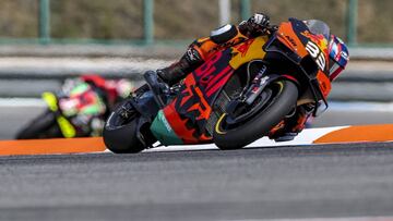 Brno (Czech Republic), 09/08/2020.- South African rider Brad Binder of Red Bull KTM Factory Racing team in action during the MotoGP race of the Motorcycling Grand Prix of the Czech Republic at Masaryk circuit in Brno, Czech Republic, 09 August 2020. (Motociclismo, Ciclismo, Rep&uacute;blica Checa, Sud&aacute;frica) EFE/EPA/MARTIN DIVISEK