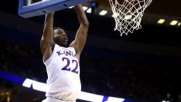 Andrew Wiggins machaca con la universidad de Kansas. 