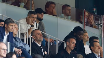 Rafa Mir con el resto de compañeros que se han quedado fuera de la convocatoria.