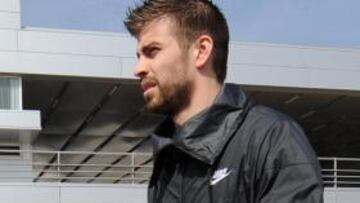 Piqué, con una contusión en la rodilla, es duda para el partido de esta noche contra Osasuna.