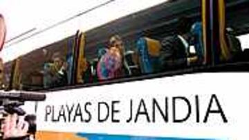 MÁXIMA CONCENTRACIÓN EN PÁJARA. Nadie se fía. Ayer, a la llegada a Pájara, los caras de los jugadores del Real Madrid reflejaban ese estado de concentración que exigió Del Bosque para el partido de hoy.